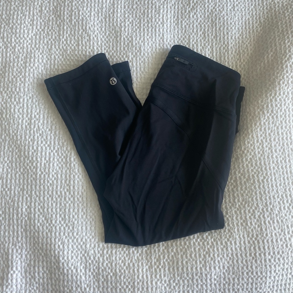 Lululemon crop leggings. Excellent condition! No longer fit post partum.